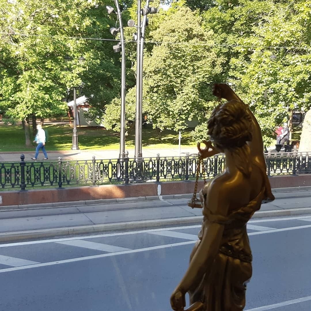 С августа этого года суды в России будут - только для Богатых