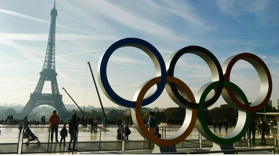 ⚡Золотые кроссы Snoop Dogg, кражи у футболистов, коллапс на жд путях, проливной дождь и тд. - весёлое начало летних ОИ 2024 в Париже⚡