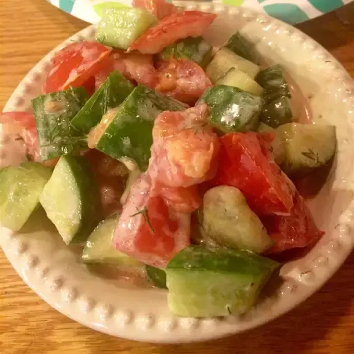 Сливочный салат из Огурцов и помидоров, отличный легкий салатик подходит даже детям