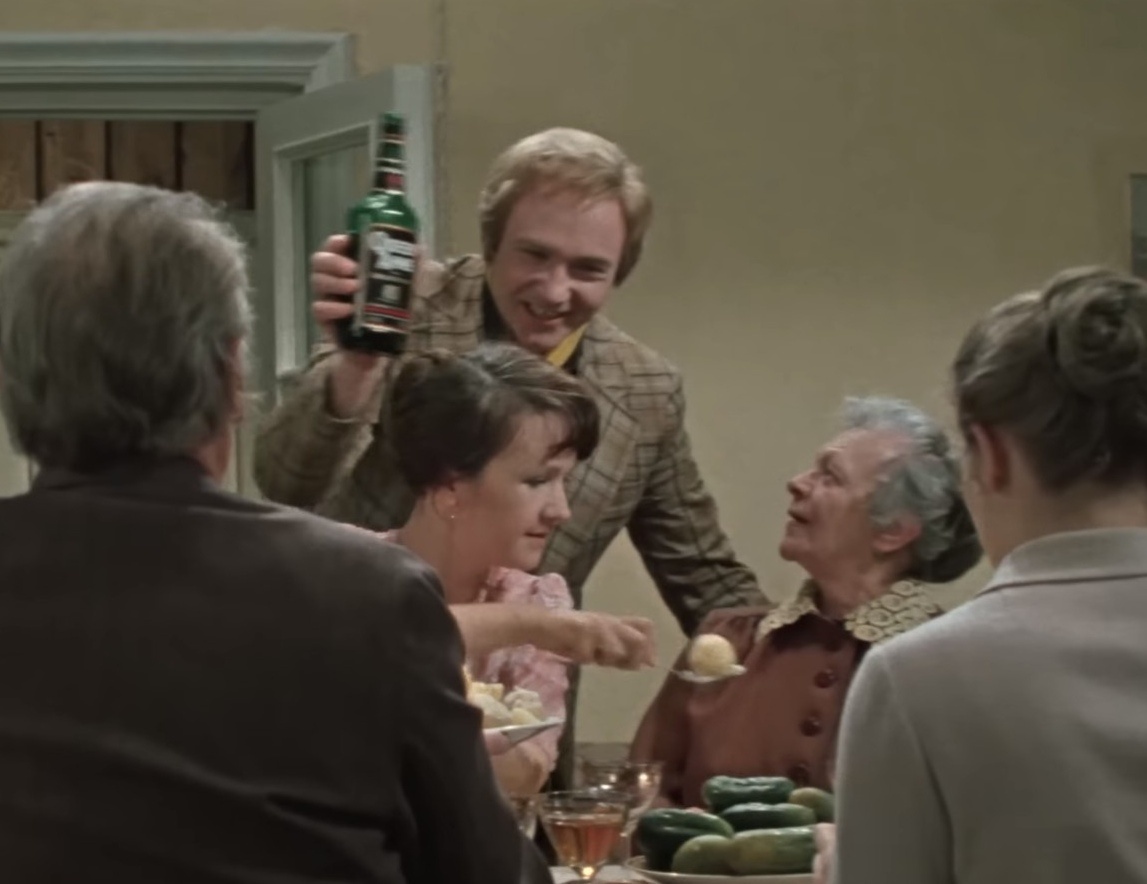 Товары и услуги в советском кино