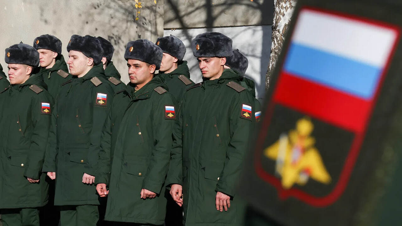 В России предложили увеличить срок службы в армии для новых граждан. Справедливо?