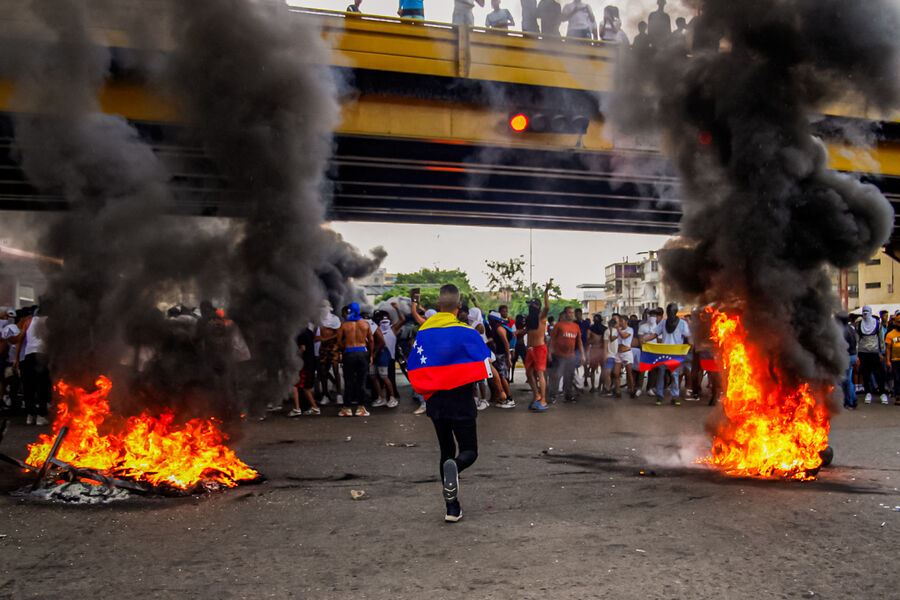 Анализ политической ситуации в Венесуэле: Эскалация протестов и перспективы развития