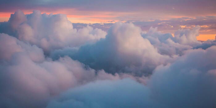 Интересно , а почему облака не падают?