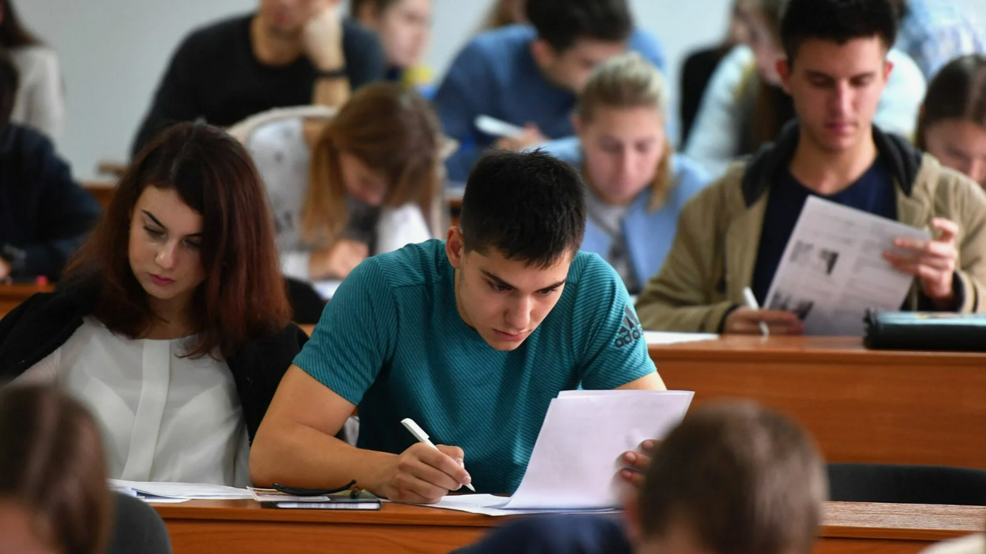 Горячий законопроект, родители должны содержать детей до 23 лет.