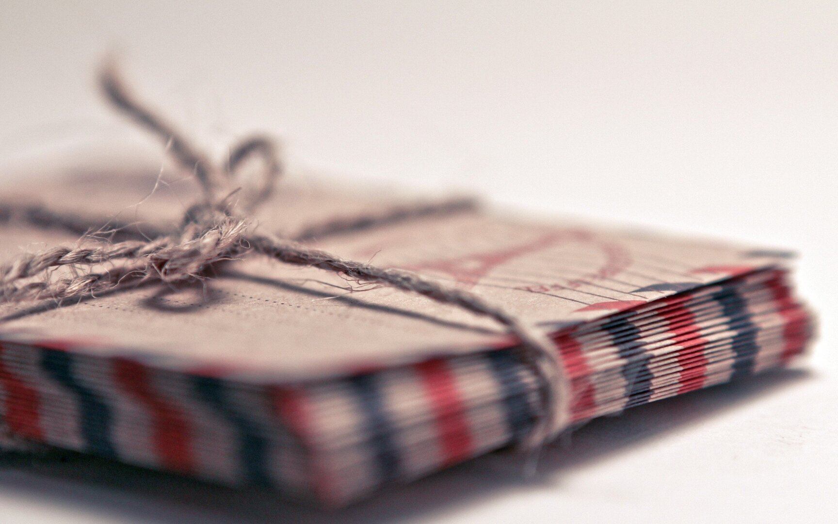 Айдентика на "отвали". Как не стоит делать фирменные бланки.