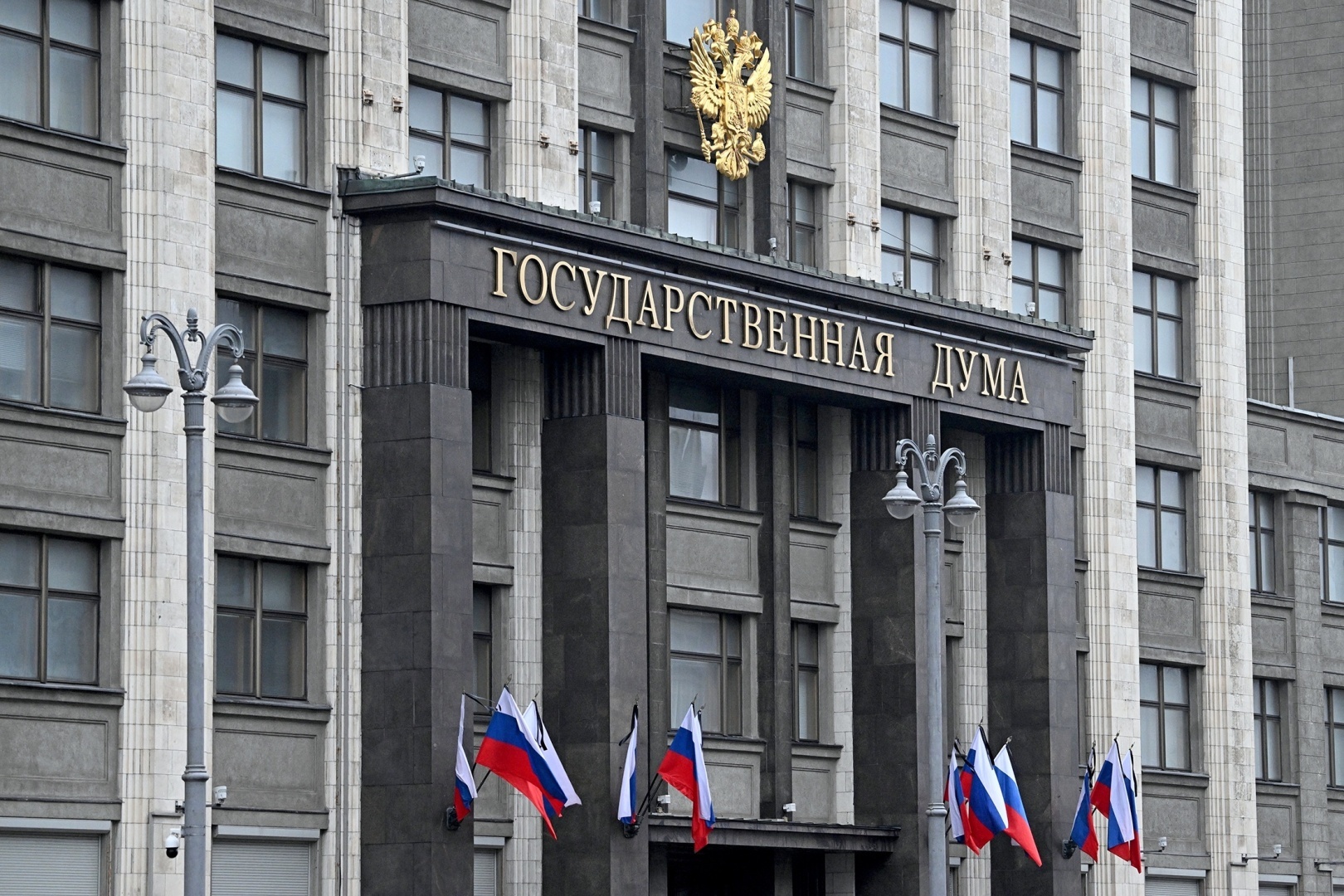 На сцену - через алкотест? Госдума предложила тестировать артистов на алкоголь и наркотики перед выступлением