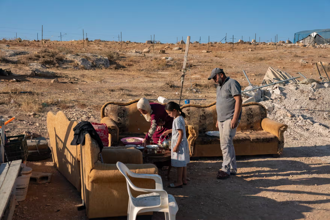 «Снос домов равносилен смерти»: палестинские семьи, чьи дома на Западном берегу были снесены бульдозерами