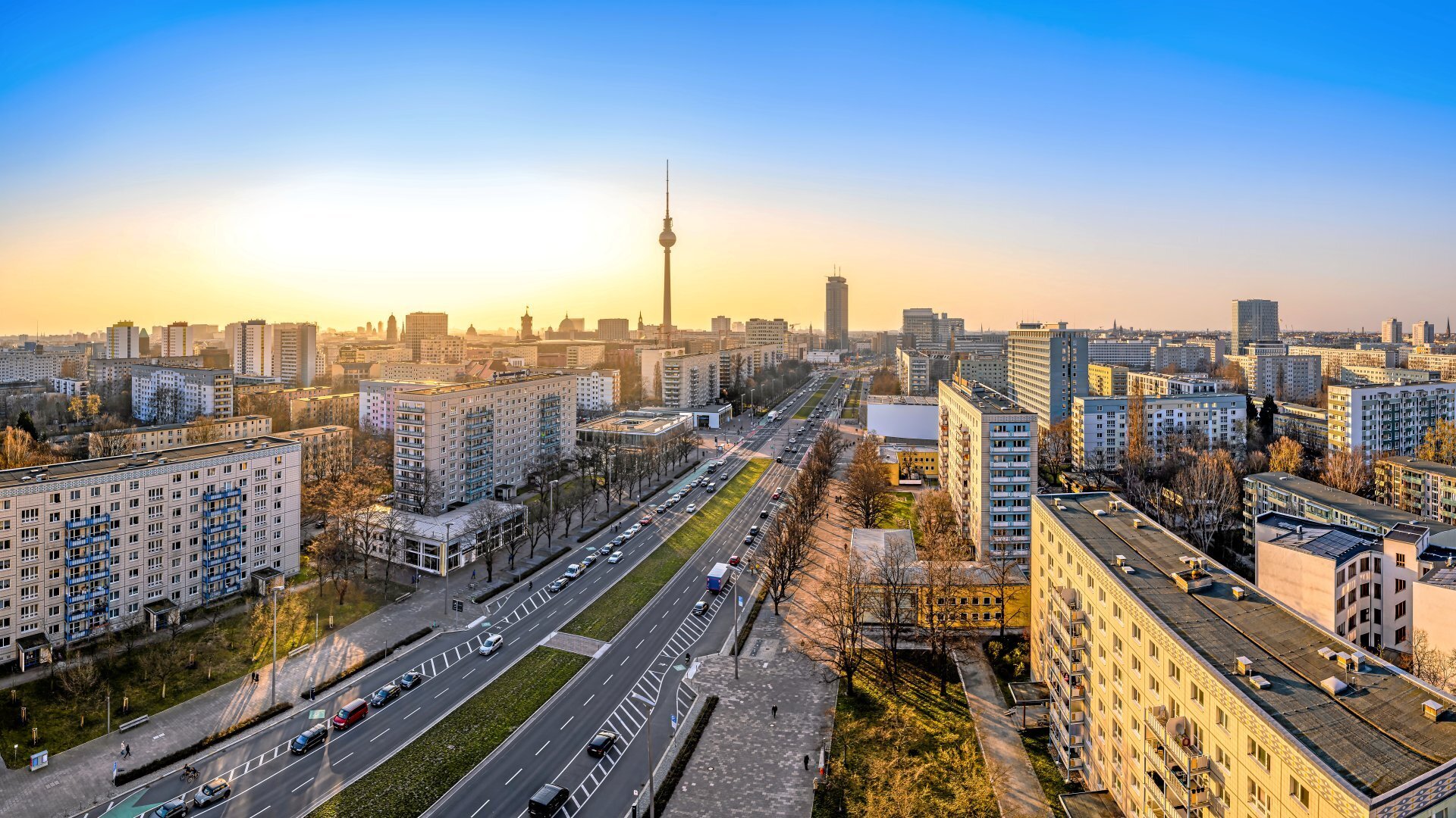 Карл-Маркс-Аллея в Берлине: герой рабочих дворцов