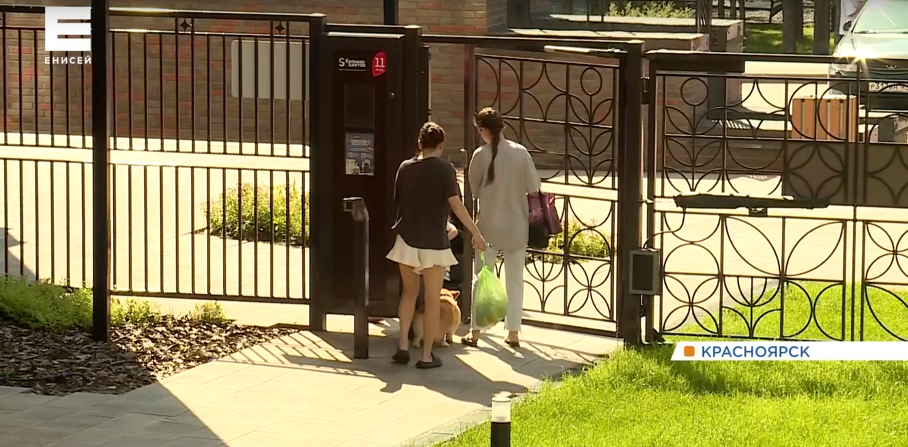 🤦♂️Лучше бы на посту была бабуля: Муж очередной "яжемамки" пострадал от охранника из-за её скандала