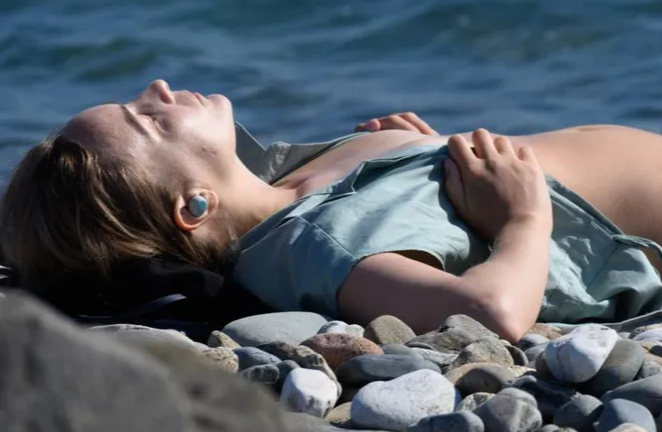 Неожиданный инцидент: девушка пострадала на пляже в Сочи — что произошло на самом деле?