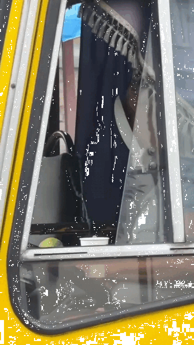 Зачем в нашем проблемном соседнем государстве люди стали носить безликие маски