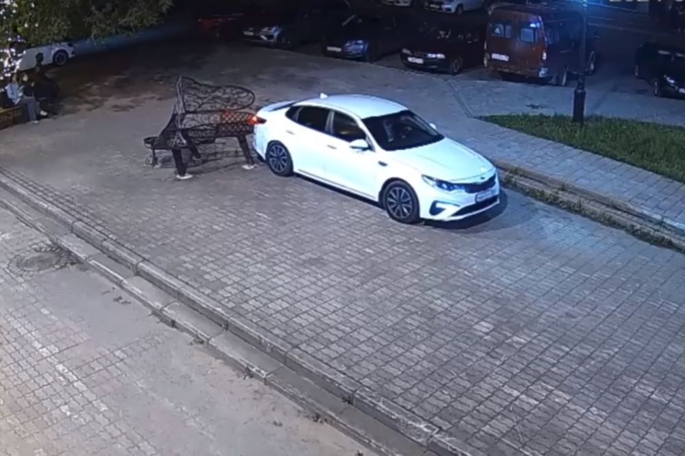 Рояль на площади Милютина: удивительное происшествие, которое изменит взгляд на уличное искусство в Череповце!