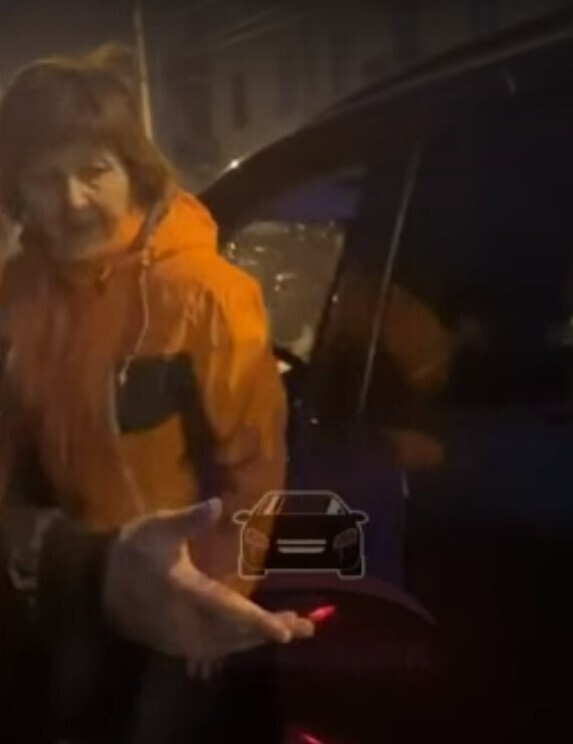 😳Я в шоке от жестокости людей: Привязала собаку к машине и поехала! Как так можно обращаться с животными?!😡