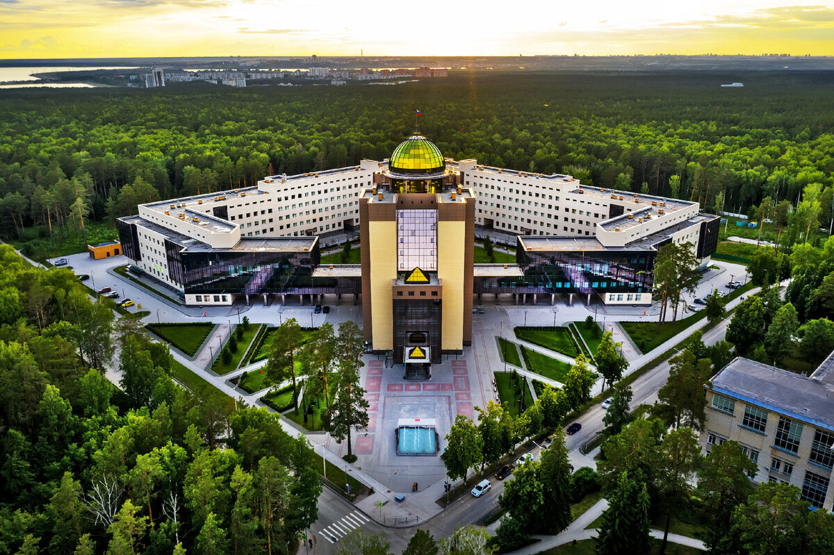 Какие российские вузы вошли в рейтинг самых успешных университетов мира? А также о личном опыте обучения в одном из них