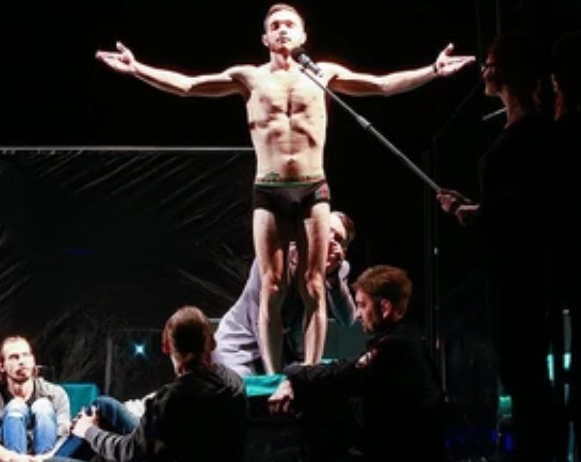 Псковский театр - это уже не театр, а п*рно?