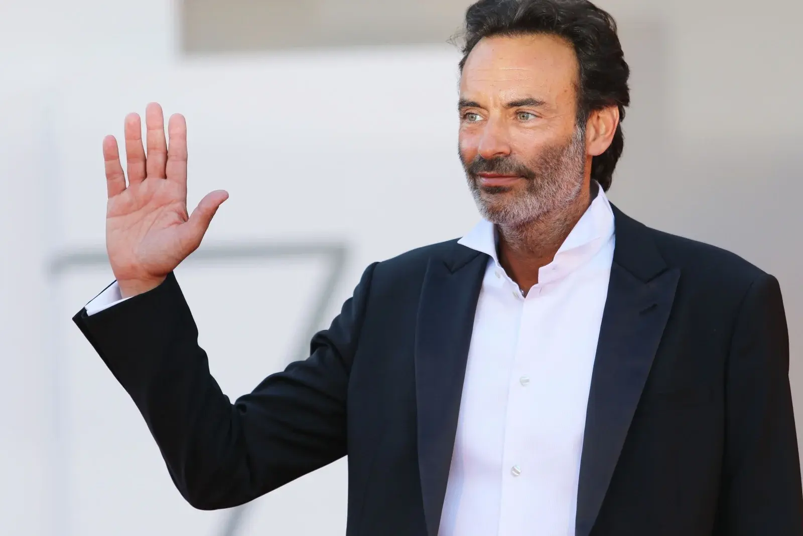 Борцы за наследство: что известно о детях Алена Делона