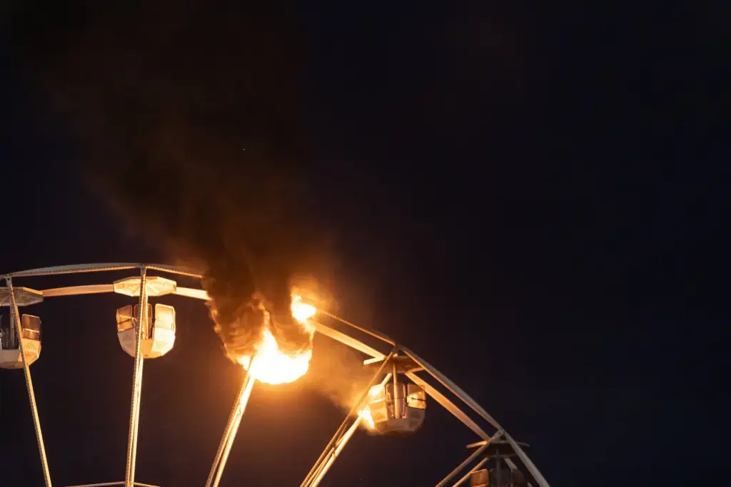 На музыкальном фестивале в Германии загорелось колесо обозрения, пострадали 30 человек