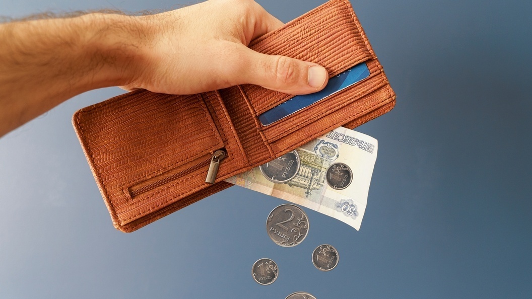 Вместо помощи фронту? 30 млн рублей потратили на флаг. Скандал дошел до бойцов — они высказались