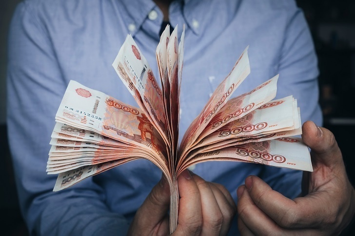 Вместо помощи фронту? 30 млн рублей потратили на флаг. Скандал дошел до бойцов — они высказались