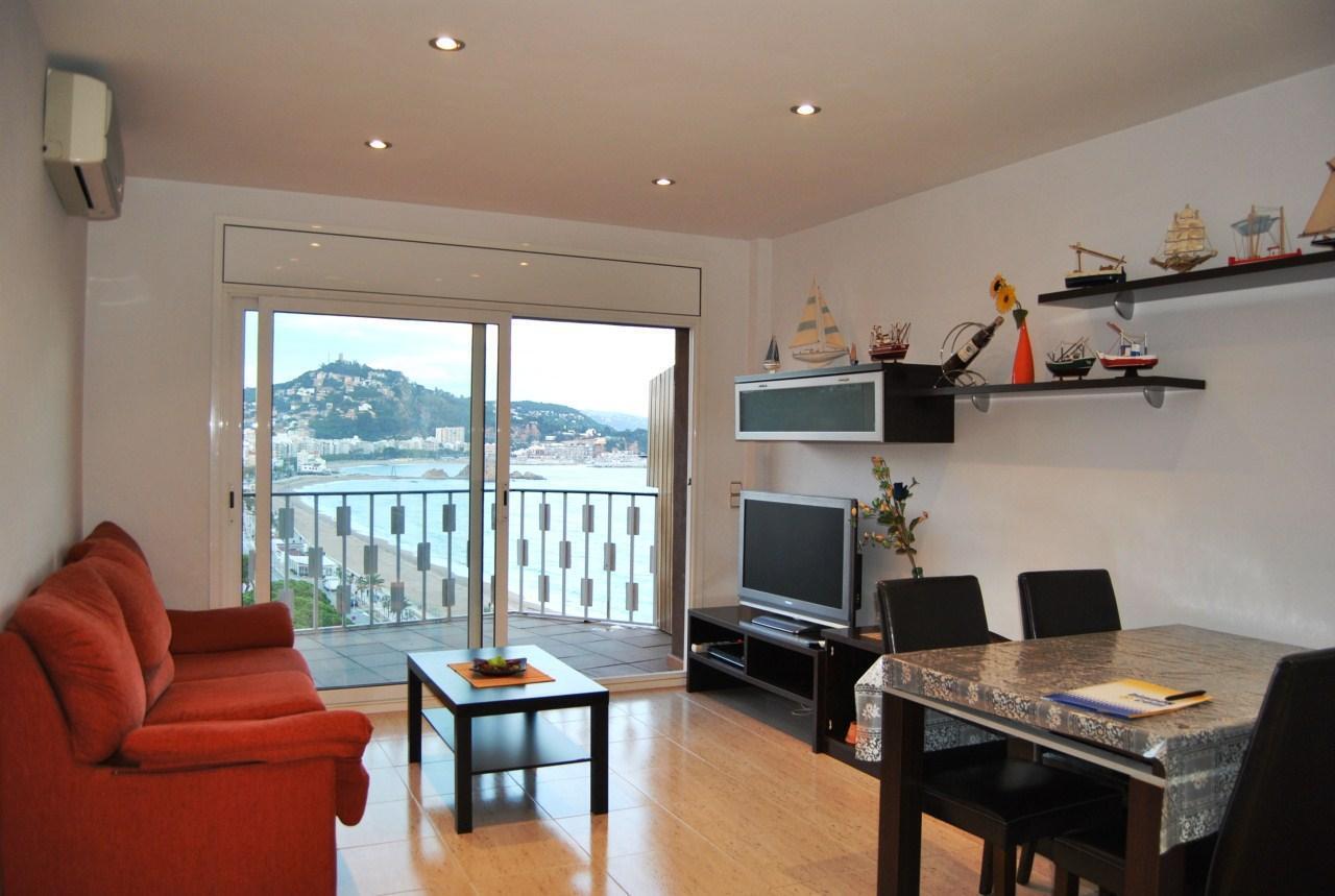 Апартаменты в болгарии. Сколько стоят квартиры на море. Квартира с панорамным видом на море. Партенит апартаменты у моря. Квартира у моря в алуште.