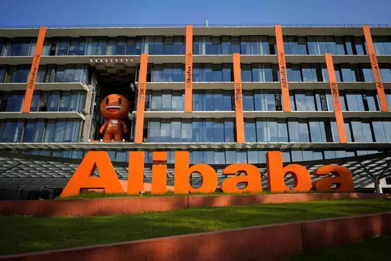 Выручка Alibaba Group составила 243,236 млрд юаней (33,470 млрд долларов США), увеличившись на 4%.