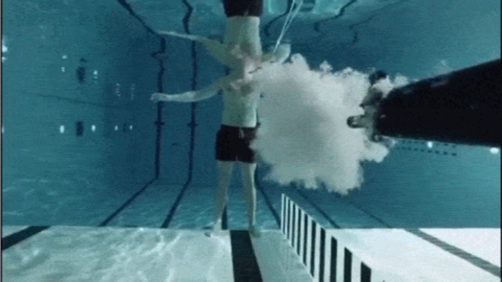 Может ли оружие стрелять под водой?