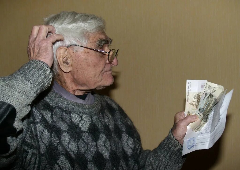 Сколько придется доплатить в Соцфонд, если не хватает стажа или баллов для выхода на пенсию