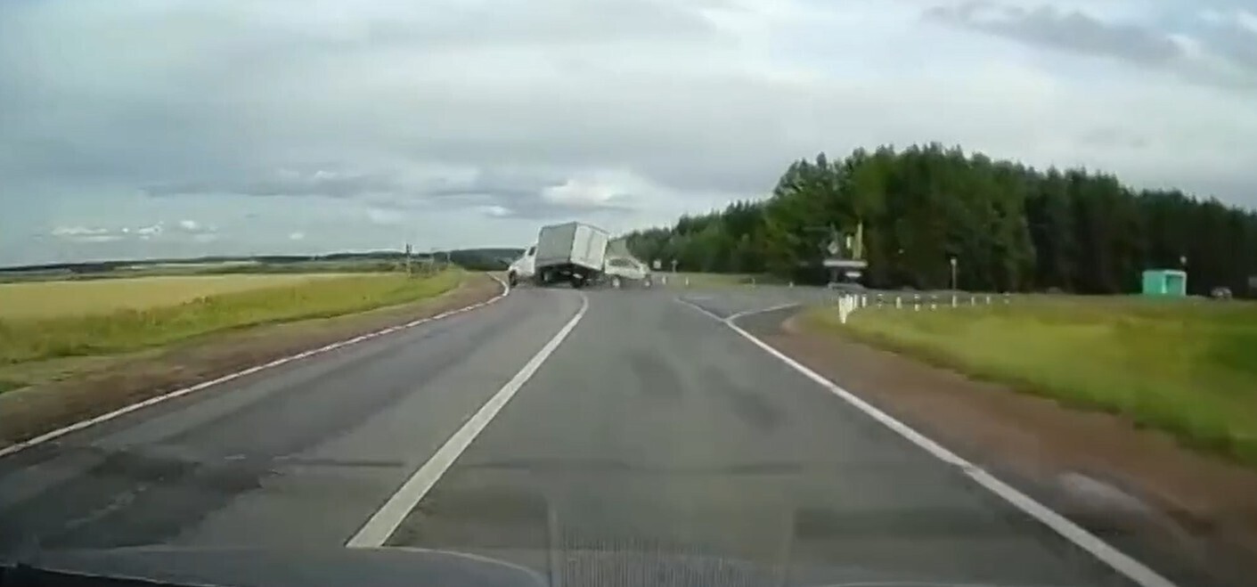 А где тут главная дорога