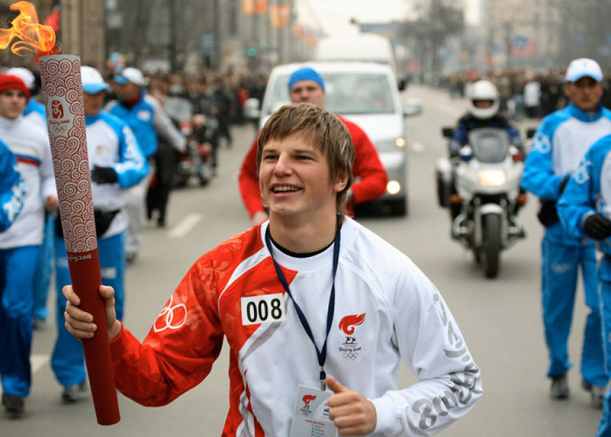 💣⚡🔥Чуть не задушили. В питерском ТЦ избили 13-летнею дочь бывшей супруги Андрея Аршавина🔥