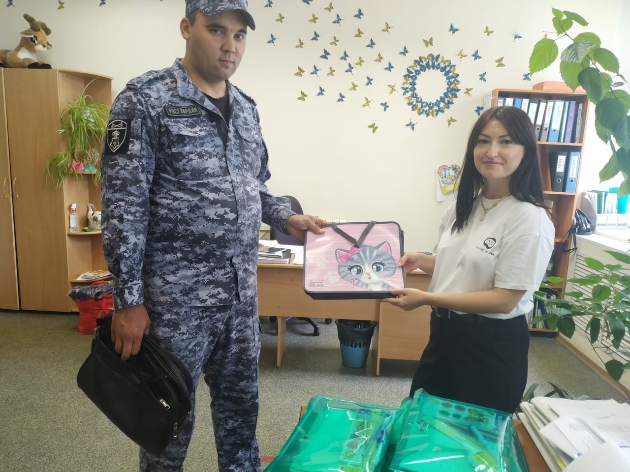 Росгвардейцы Башкортостана приняли участие в акции «Помоги собраться в школу»