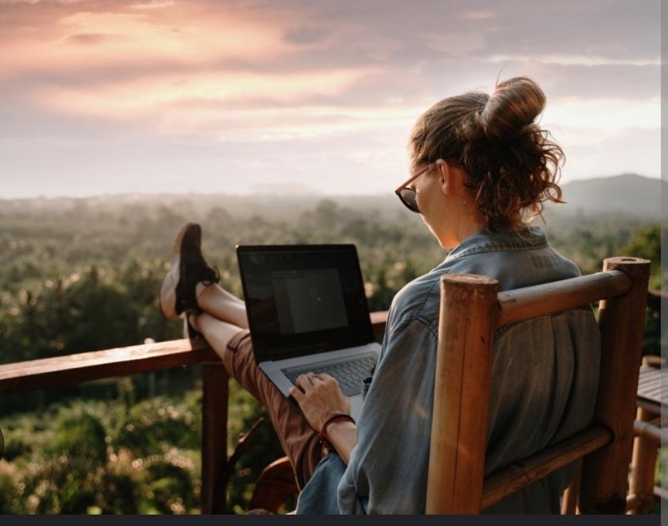 Как удалённая работа помогает находить баланс между карьерой и личной жизнью