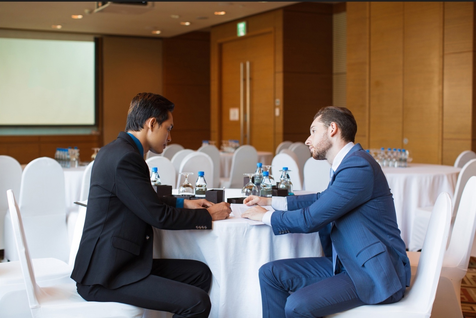 ⚡Тигровые креветки, икра и бриоши с фуагра. Чем кормят гостей ВЭФ-2024