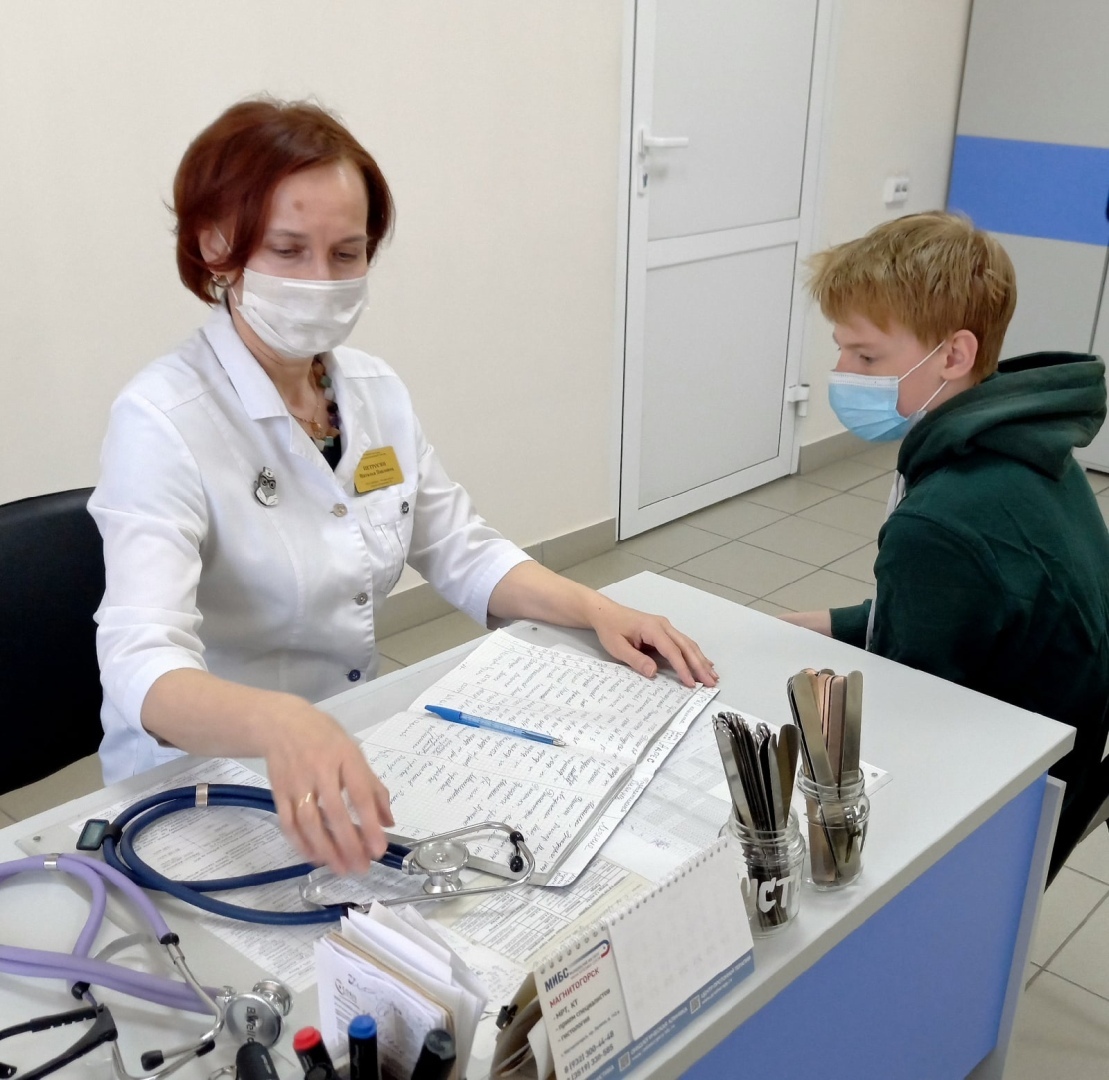 Фельдшеры в детских поликлиниках ведут прием.