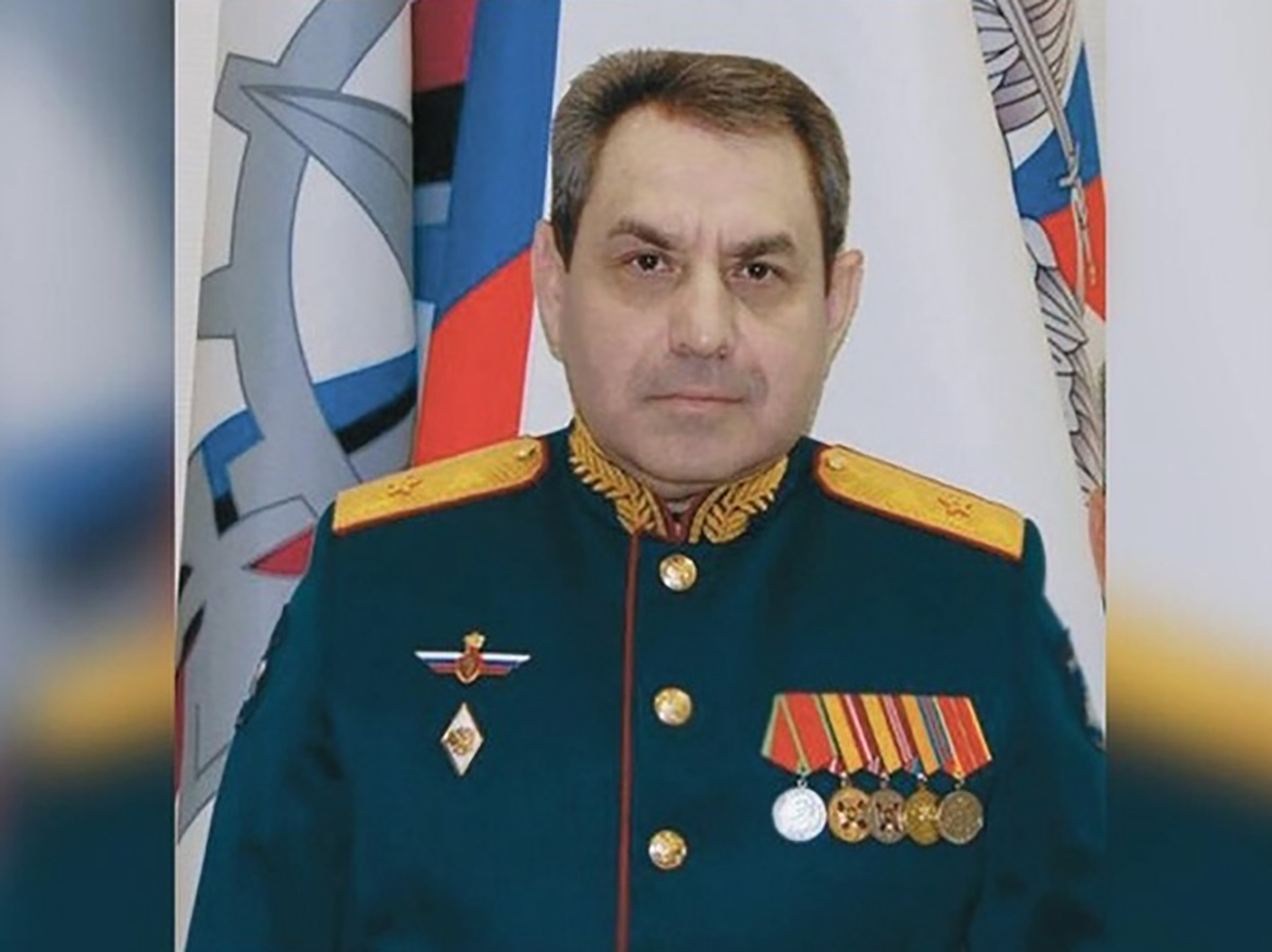 Обвиняется в получение взятки. Под арест отправлен Замкомандующего Ленинградским военным округом генерал Валерий Мумиджанов