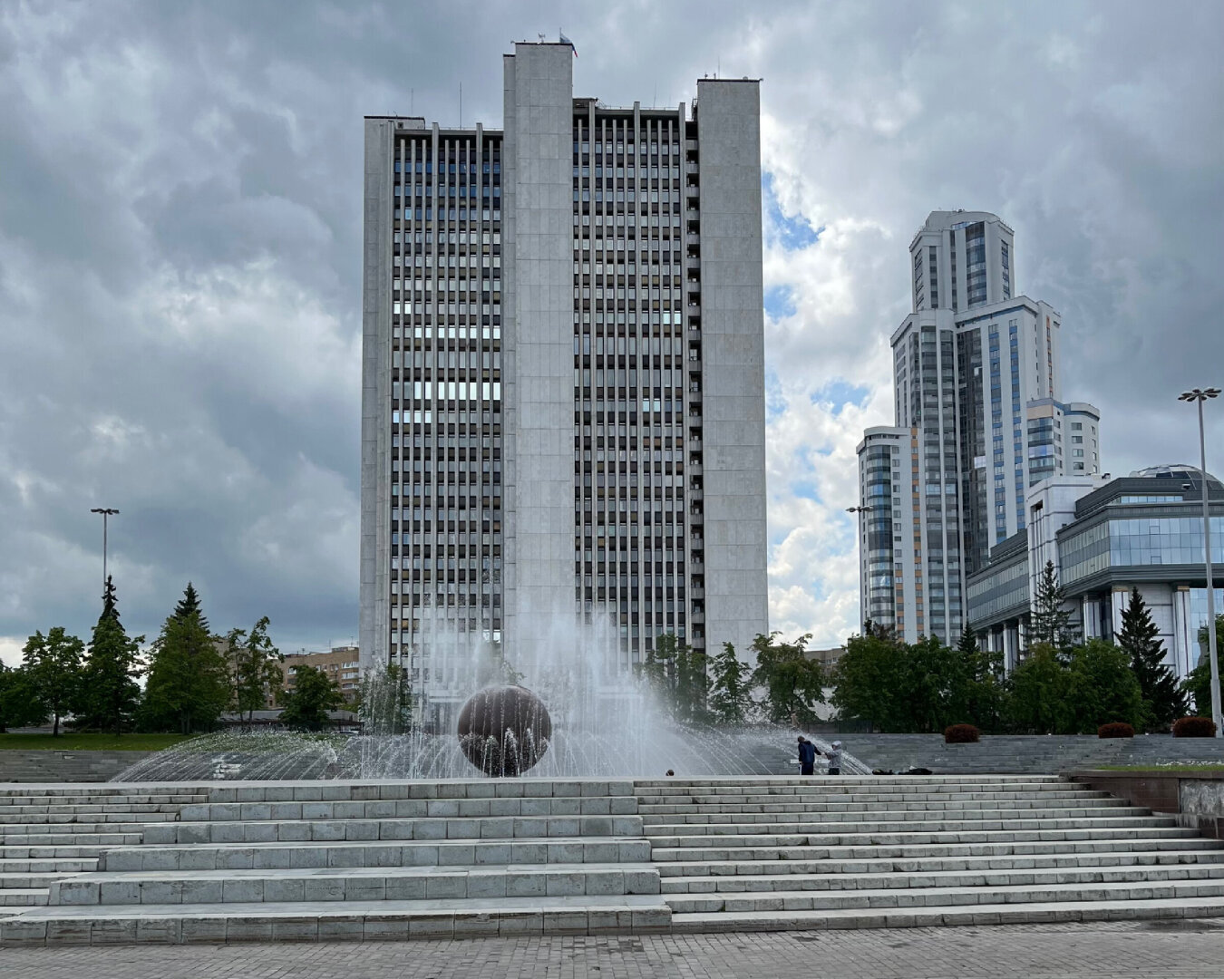 Екатеринбург: Город контрастов и неисчерпаемого потенциала.