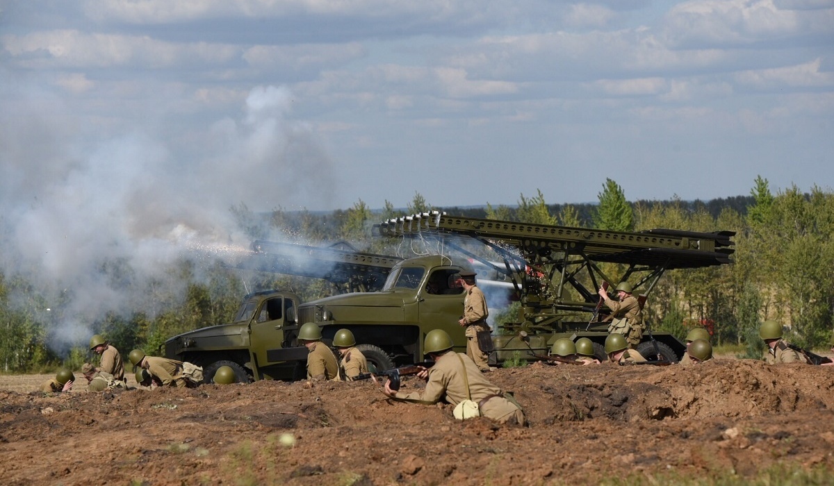 Из Курской области противник сам уходить никуда не стремится.