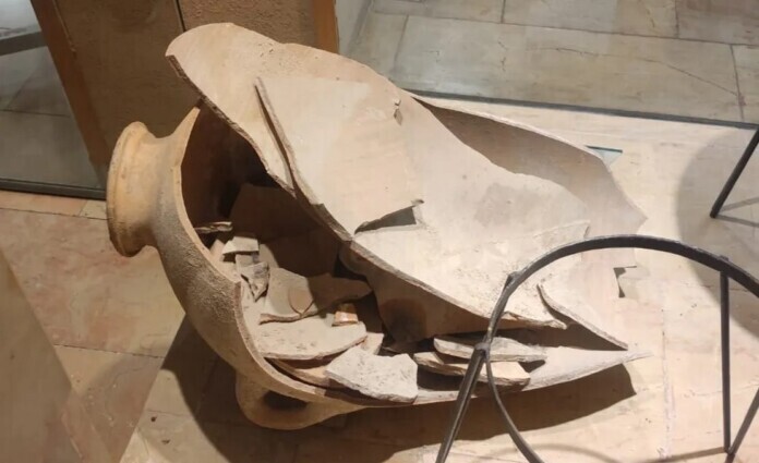 Четырёхлетний ребёнок разбил кувшин бронзового века