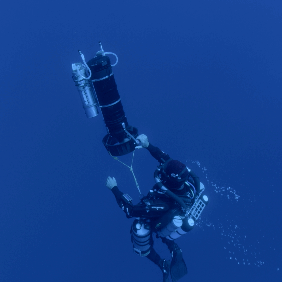 Миссия Gombessa V дайвера и специалиста по глубоководной съемке Лорана Баллесты