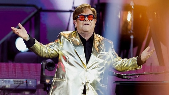 Элтон Джон называет высказывание Трампа о Ким Чен Ыне как о маленьком ракетчике блестящим, но призывает к более спокойной Америке