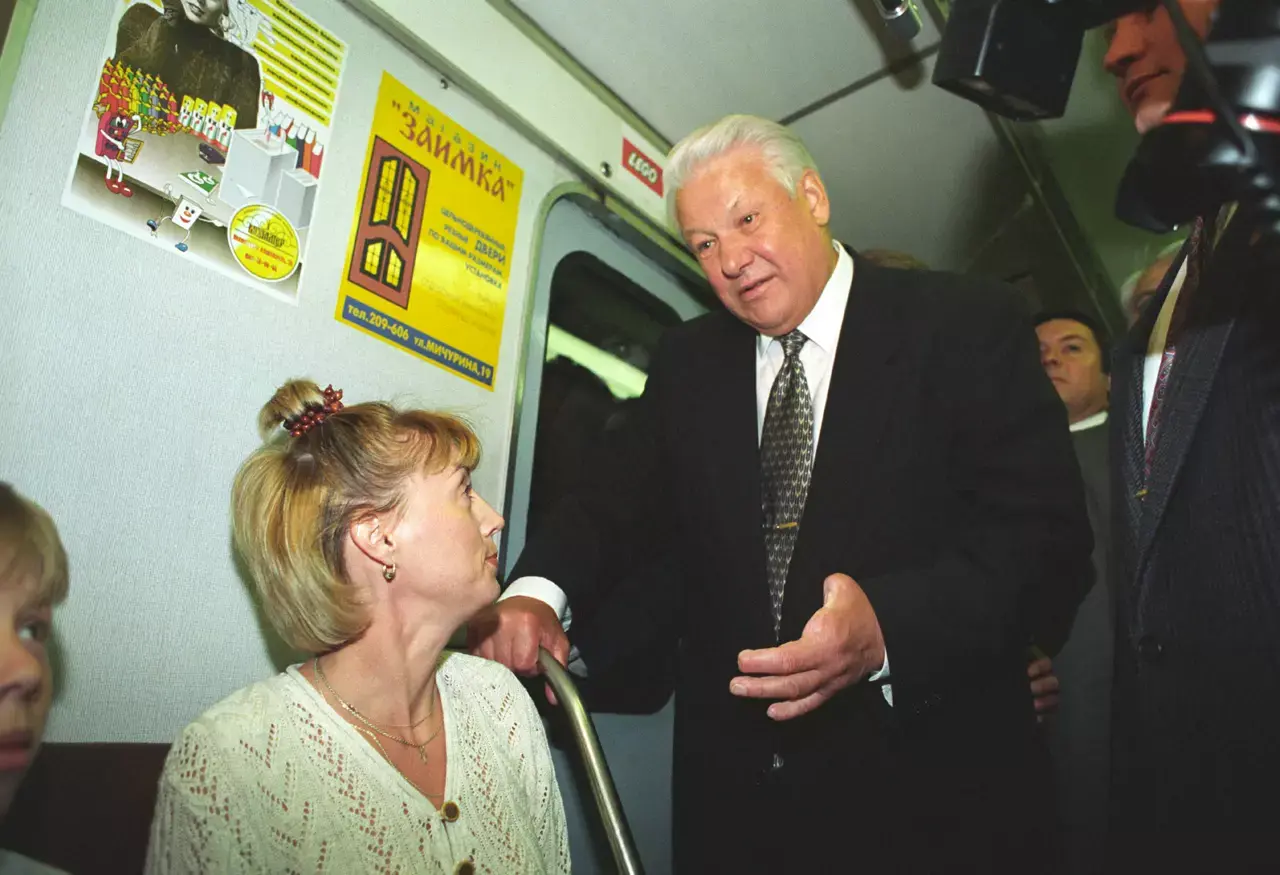 Госдума хочет обязать чиновников 2 раза в неделю добираться до работы общественным транспортом. Ваше отношение к этой инициативе?