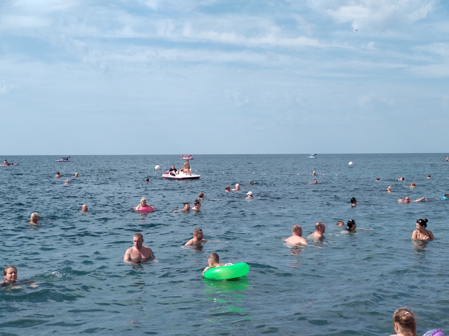 Почём бунгало в Анапе. Закрытый на ночь пляж и шикарная морская водица. Репортаж из бархатного сезона