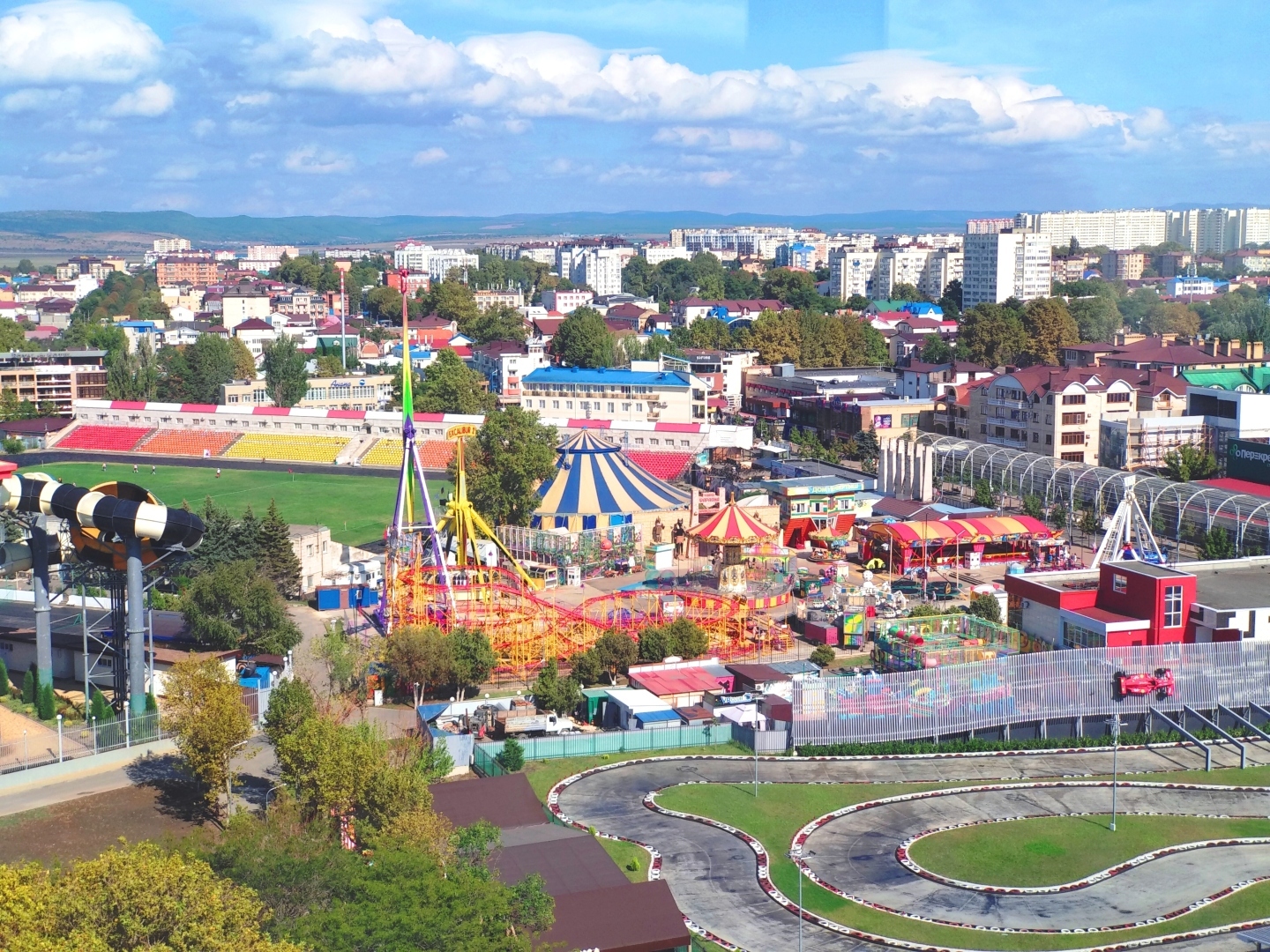 Почём бунгало в Анапе. Закрытый на ночь пляж и шикарная морская водица. Репортаж из бархатного сезона