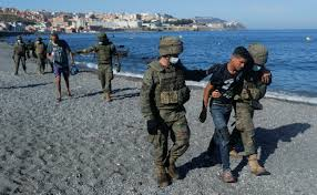 Марокко блокирует попытку массовой миграции в испанский анклав Сеута