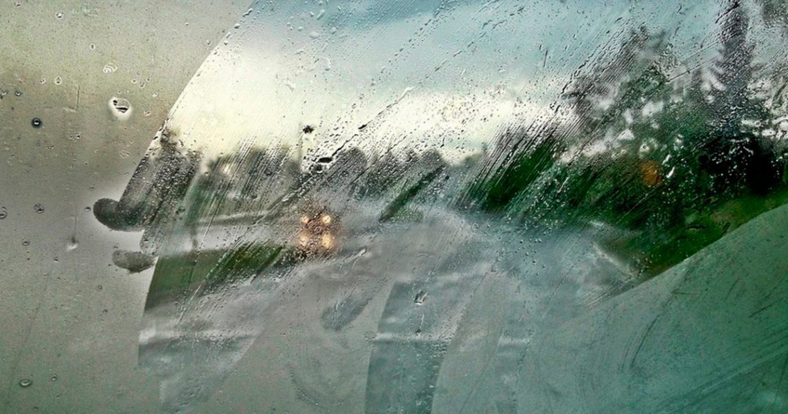 Запотевание стекол автомобиля: причины и решения