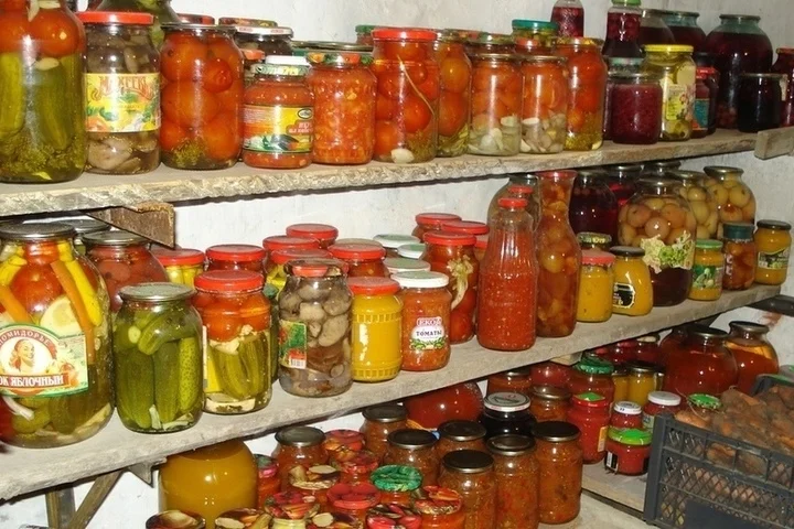 Осень, где позвольте поздравить Всех и с прекрасным наступившим православным днём: «Православные христиане празднуют Рождество Девы Марии!»