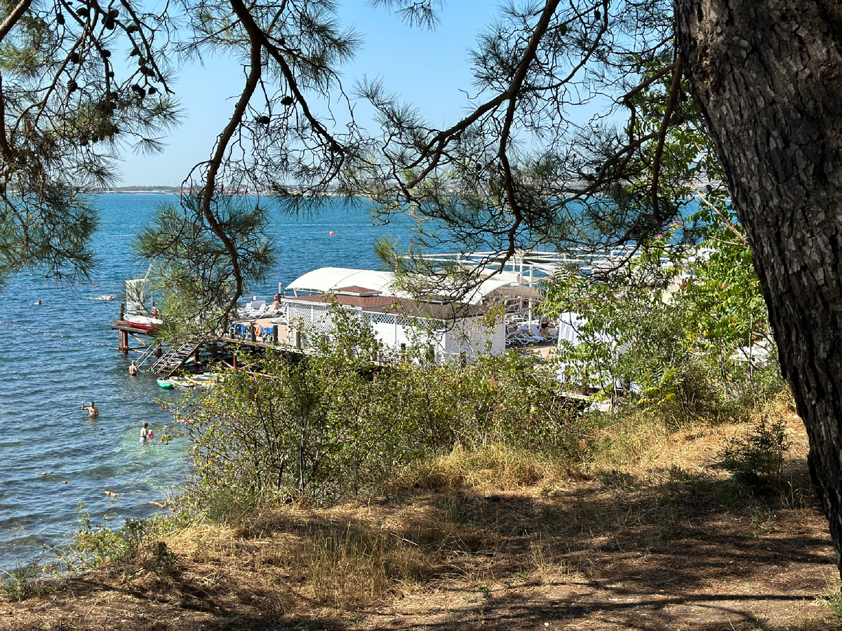 Отель “Alean Family Biarritz” в Геленджике: всё для отдыха, кроме одного нюанса.