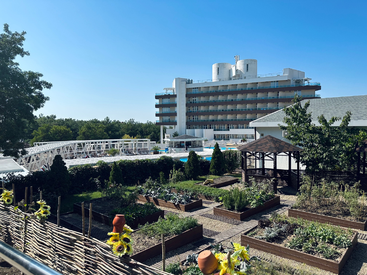 Отель “Alean Family Biarritz” в Геленджике: всё для отдыха, кроме одного нюанса.