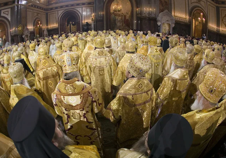Первые признаки к возврату 80-90 г.г появились , Кашпировский и стрельба в Москве делёжь собственности . Что опять развал или это вопрос ?