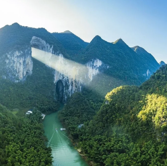 Большая арка Гету в провинции Гуйчжоу, Китай