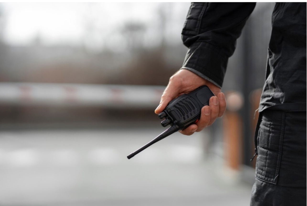 ⚡👨‍🦱👨‍🦱👩👧Сезонное обострение? В Петербурге школьники устроили стрельбу на улице, ранена 14-летняя девочка